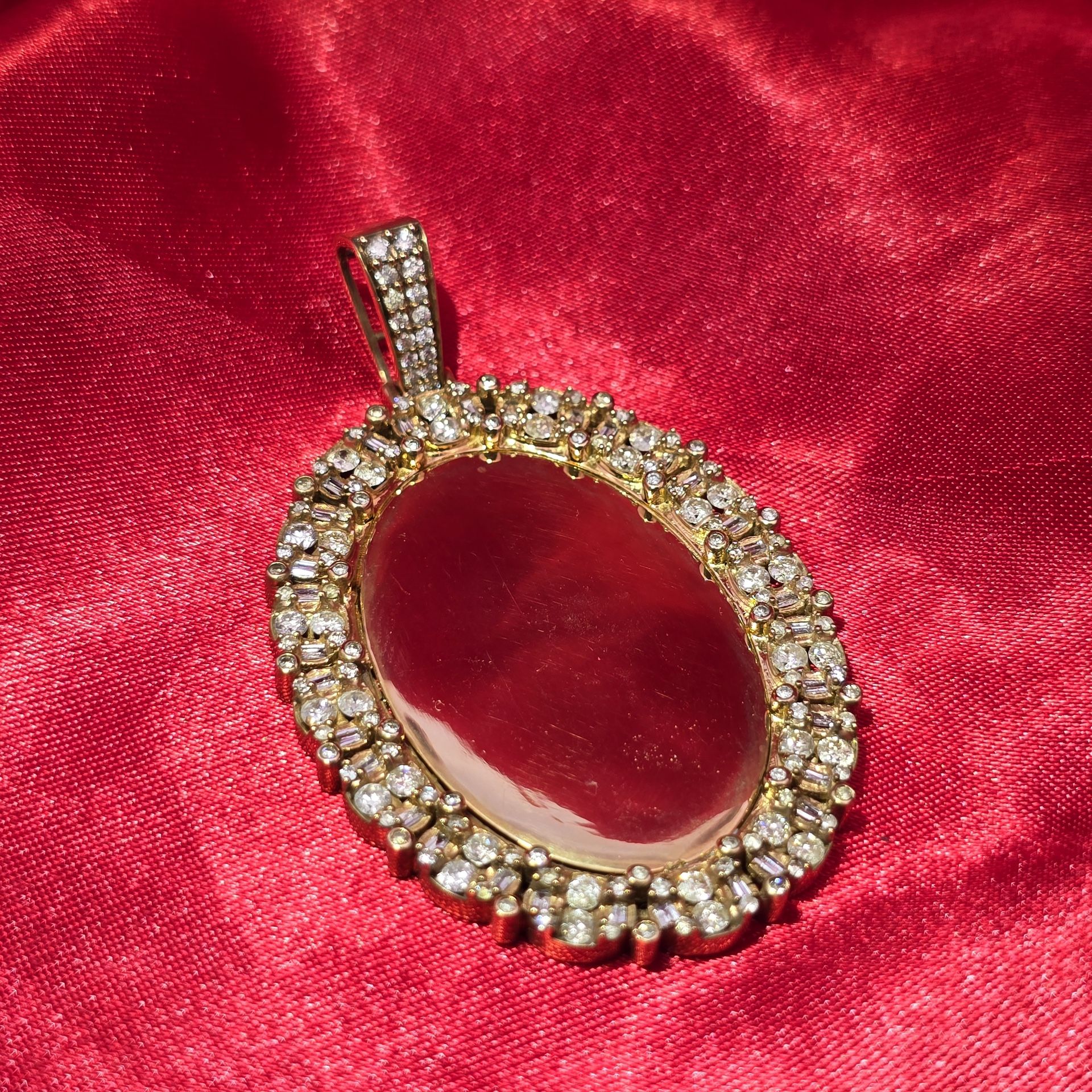 10k Yellow Gold Diamond Oval Memory Pendant 4.0 ctw