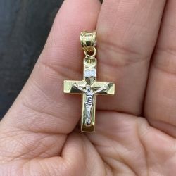 14k Cross With Jesus 