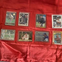 Lot of 8 baseball cards
