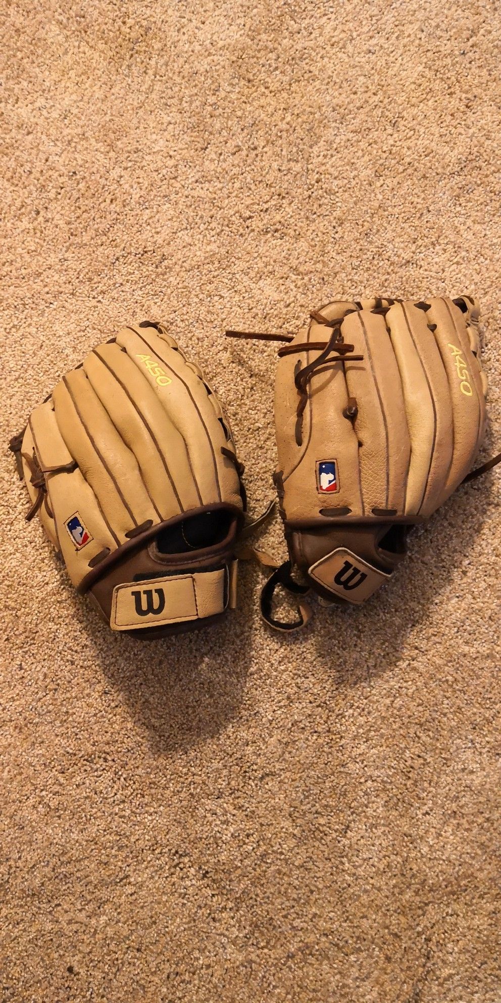 Wilson A450 10.75" Baseball glove (RHT)