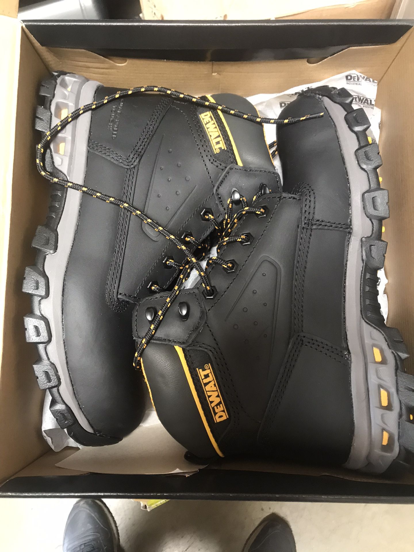 DEWALT Men's Halogen 6'' Work Boots - Steel Toe - Black Full Grain Size 9(M)