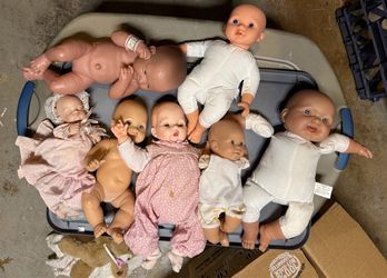 Lot of 38 Dolls for doll maker / parts/ creepy doll display