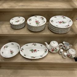 Lynns Dinnerware 30 Piece Set