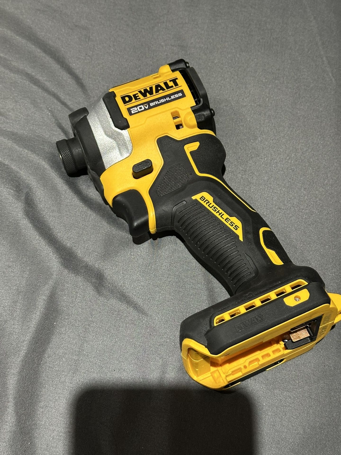 Dewalt 20V MAX Cordless Brushless Compact 1/4 in. Impact Driver (Tool Only)
