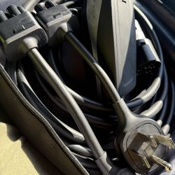 TESLA MOBILE CHARGER