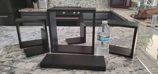 Floating square shelves