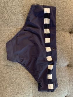 Lululemon shanti surf bottoms size 6 navy blue and white