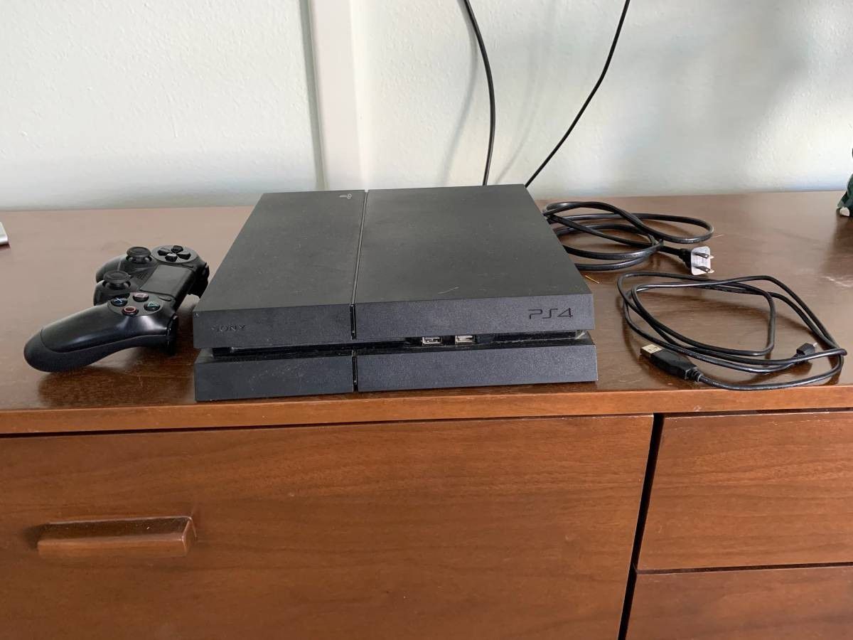 Ps4 1TB (With Controllers)
