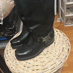 Harley Davidson, leather boots size 7 1/2 no scuff marks like brand new condition
