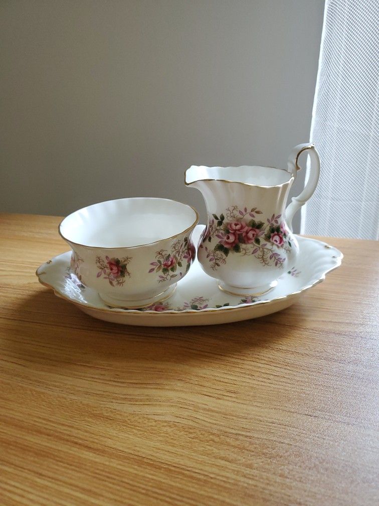 Royal Albert Lavender Rose/Bone China Set