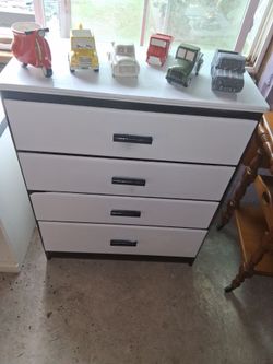 Clean 4 drawer chester drawers white and black
