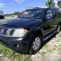 2011 Nissian Pathfinder Sv