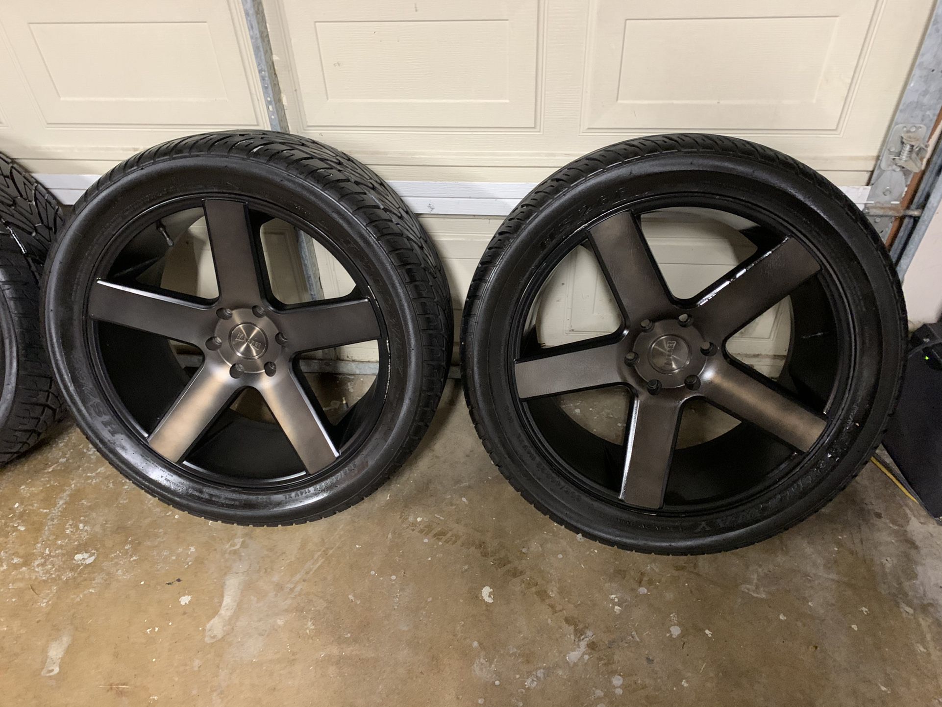 22” Dubs Black Metallic With New Tires Six Lugs For Chevy Tahoe, Sylverado, Avalanche