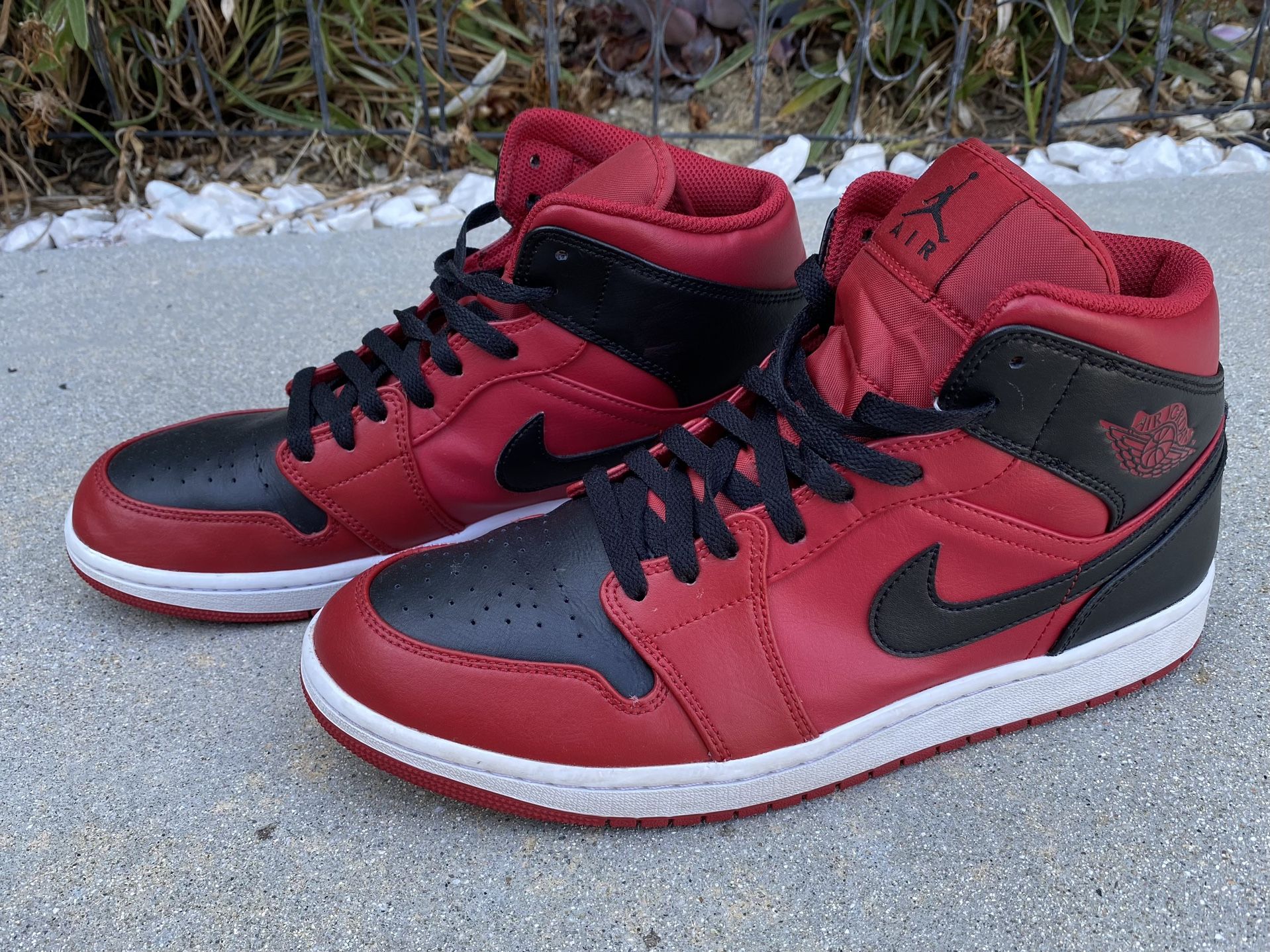 Air Jordan 1 Mid Reverse Bred (Red/Black) 10.5