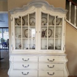  Cabinet hutch 