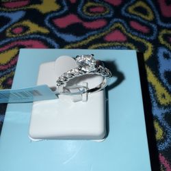 Beautiful Sterling Silver W/ Moissanite