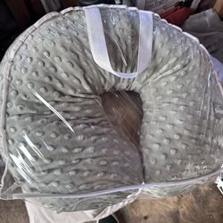 Breastfeeding pillow
