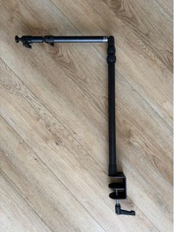 Elgato desk mount L-arm with extension for phone and camera