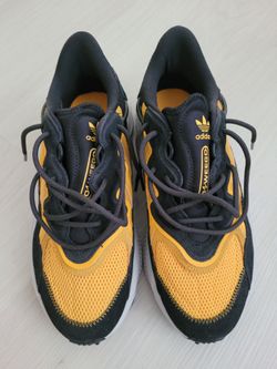 Men Adidas Ozweego Shoes size 9. Perfect Condition.  Yellow color.