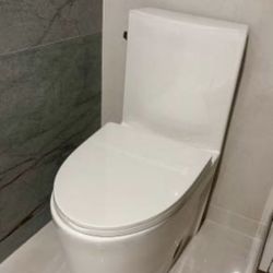 Swiss Madison Elongated Toilet NEW!! Fully Skirted