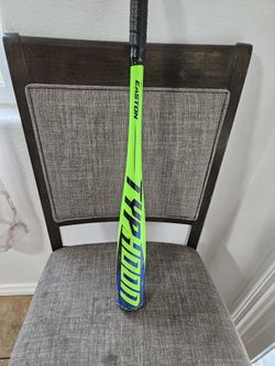 Easton Typhoon

Baseball Bat 27in
