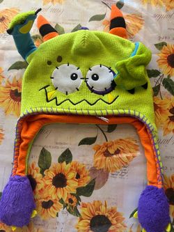 Flipeez Monster-style hat with moving earflaps for kids