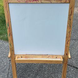 Whiteboard/chalkboard Easel