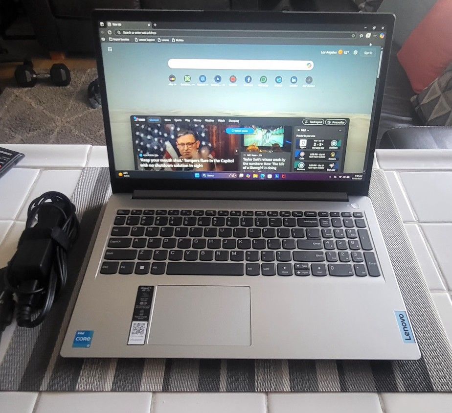 Lenovo Idealpad Laptop 256 SSD  8gb Touchscreen New Condition $250 Obo