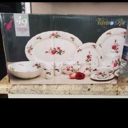 Lynn's Fine China - Victorian Rose 49-Piece Set (Discontinued & Collectable)