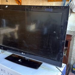 LG 32” TV