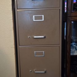 Used 4-Drawer Filing Cabinet – Great for Home or Office