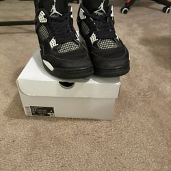 Jordan 4 White Thunder