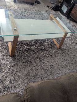 Coffee table - $15 or Make me an offer!! MOVING OUT SALE