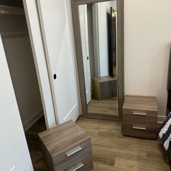Full Size Mirror And 2 Nightstands  