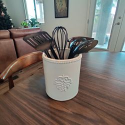 6-pc kitchen utensil set + holder