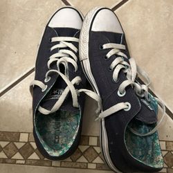Women’s Converse Size 9