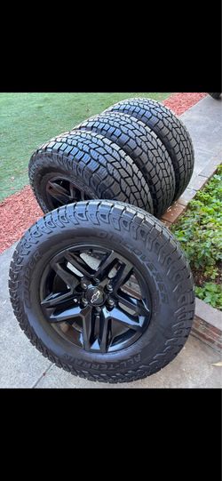 Trail boss Chevy Silverado stock rims 18