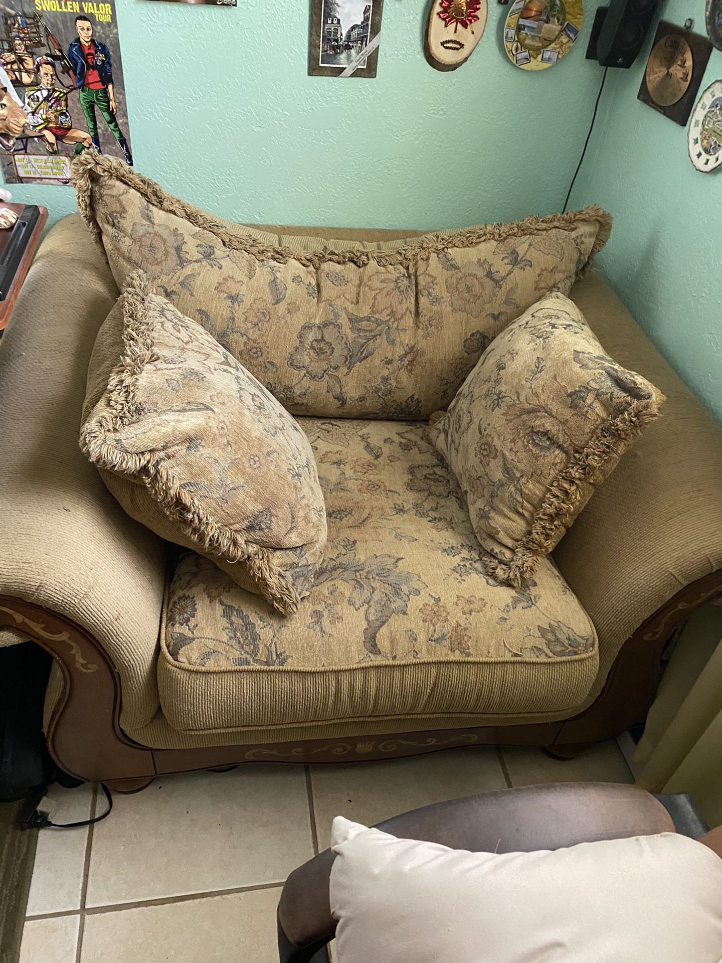Free Loveseat And Chair 