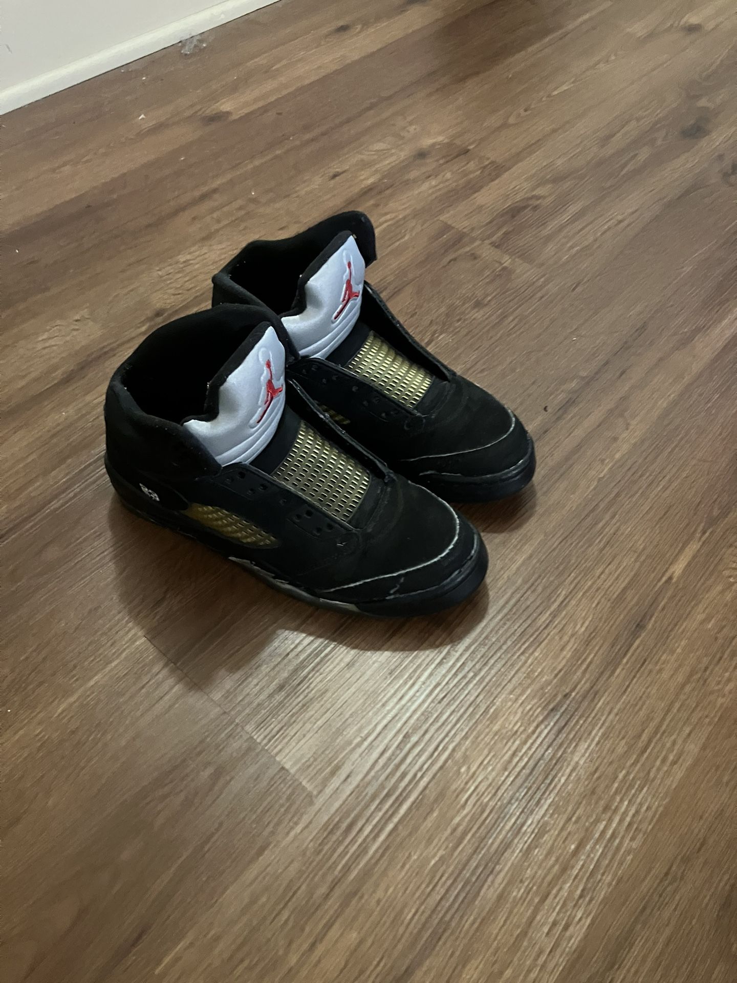 Black Metallic 5s