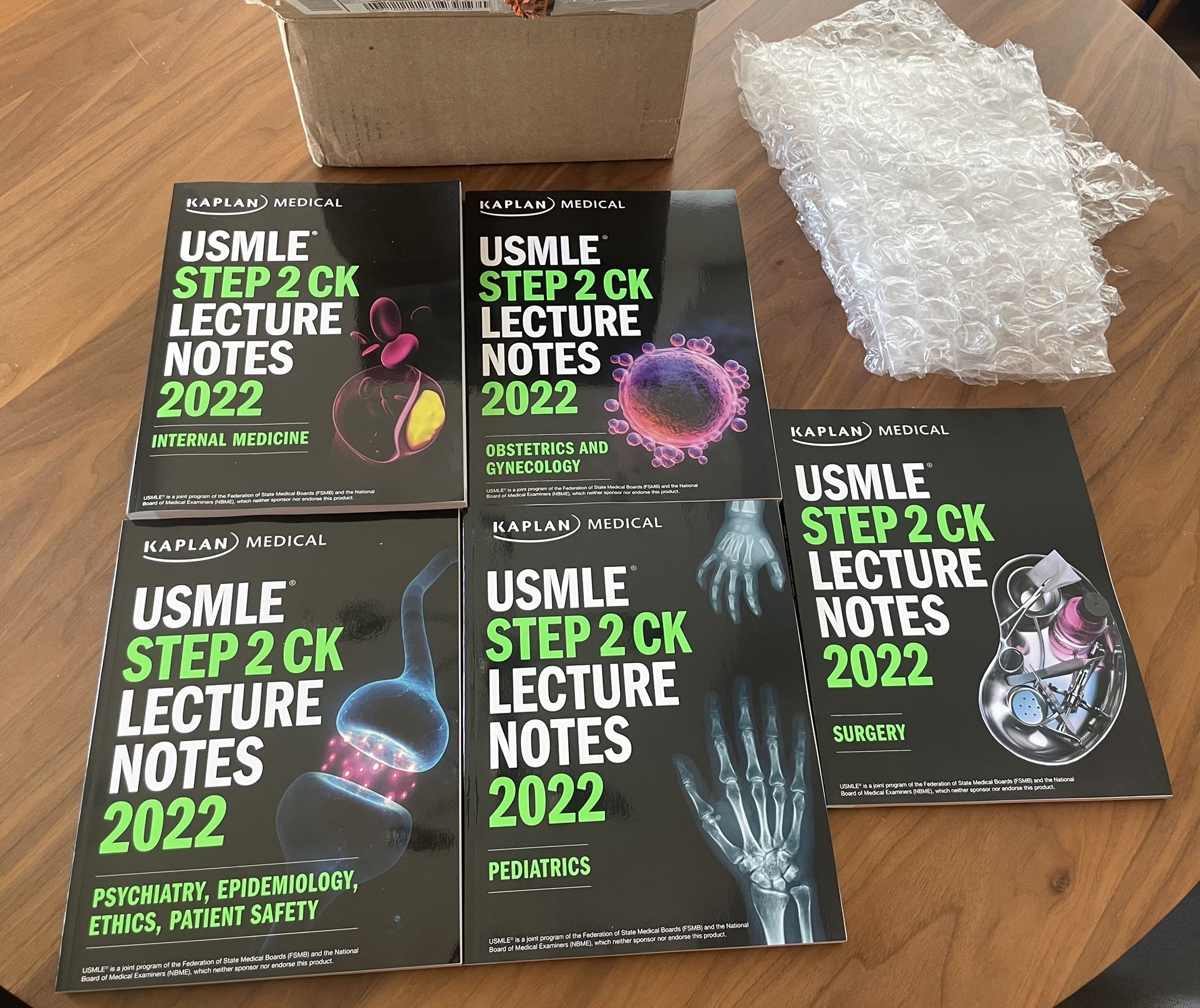 USMLE Step 2 CK Lecture Notes 2022: 5-book set (Kaplan Test Prep) NEW