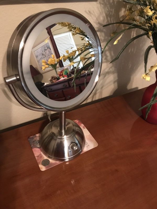 New Flora Gucci Collection . Two Way Compact Makeup Mirror. Silver Tone.  Round for Sale in Clewiston, FL - OfferUp