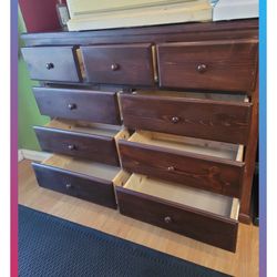 Dresser/ Nine drawers dresser