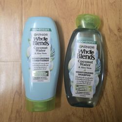 Garnier Moisturizing Shampoo And Conditioner  with Coconut Water & Aloe Vera Set