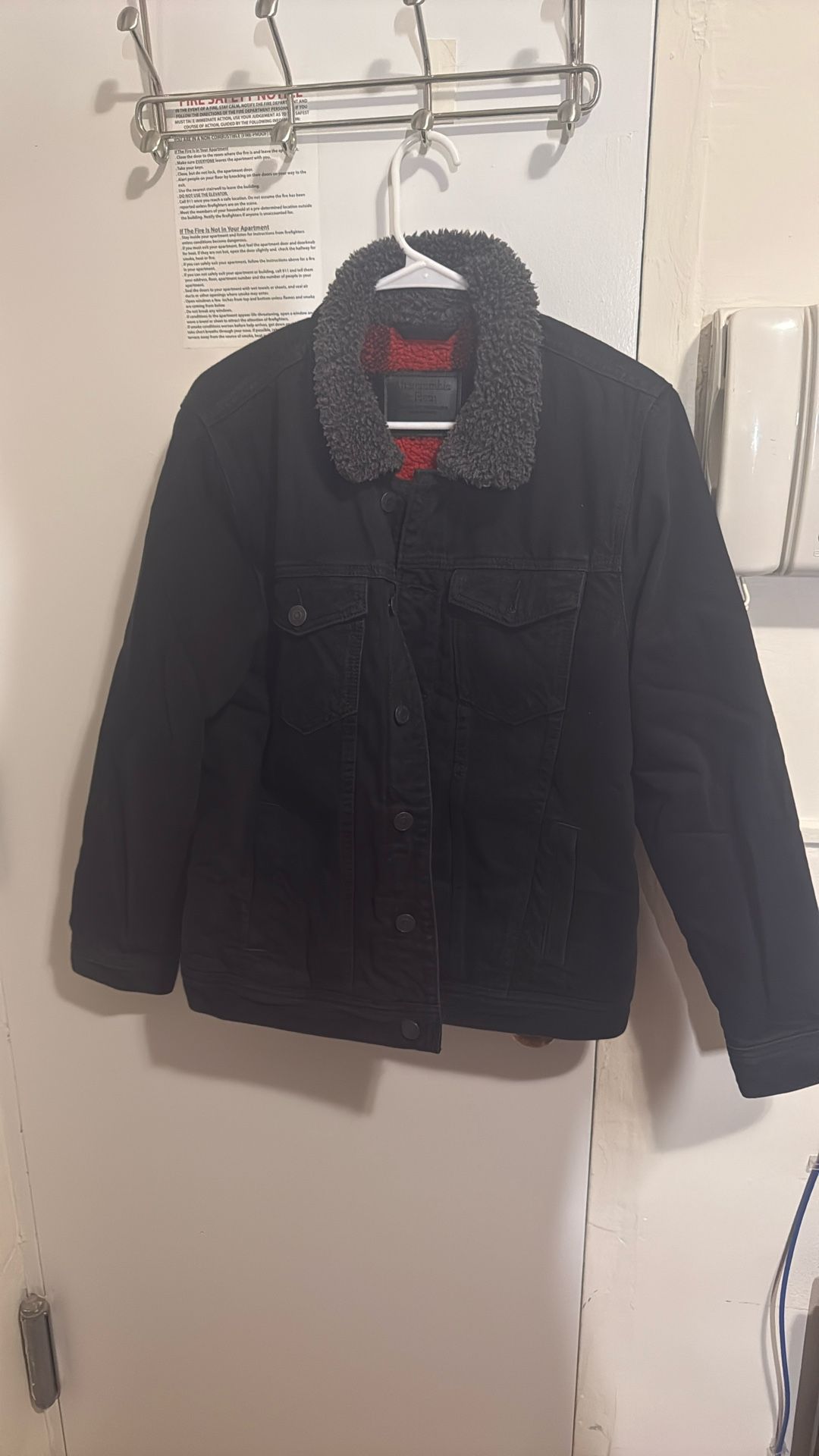 Men’s denim jacket with fleece lining