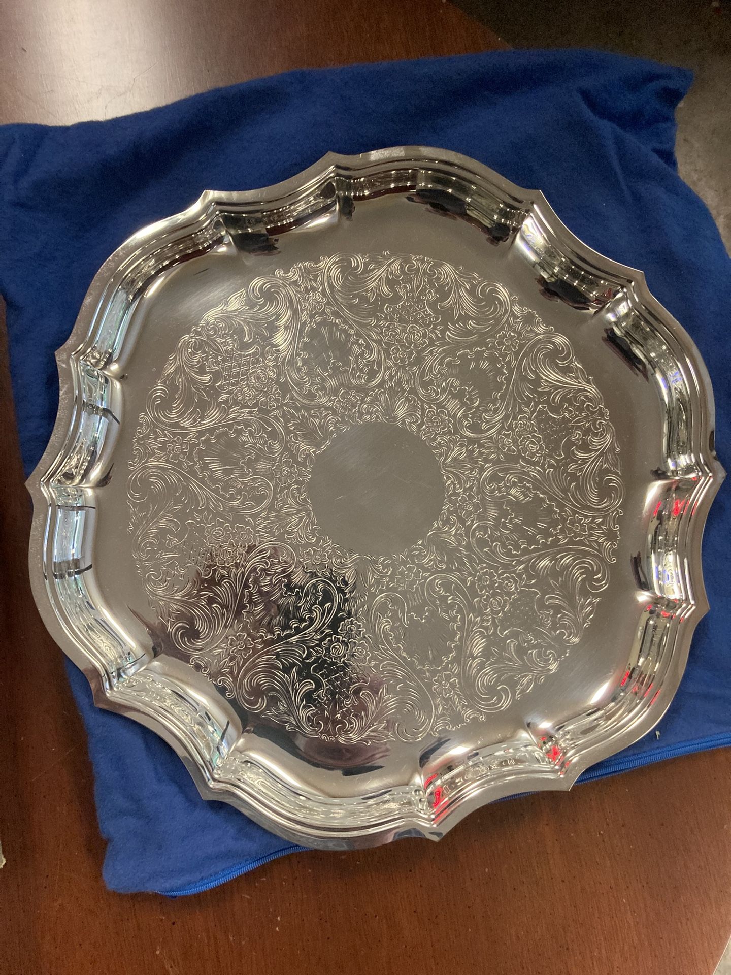 Silver plate, Oneida Chippendale round tray 13 1/4 inch