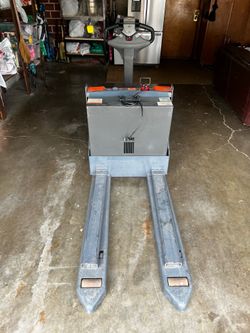 Toyota Electric pallet jack