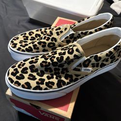 New Animal Print Classic Vans Size 9 W