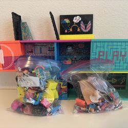 L.O.L. Surprise Fashion Show House & Dolls 