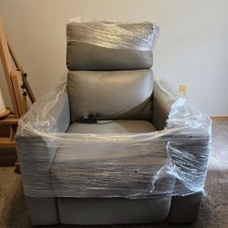 CLYNTON LEATHER RECLINER 