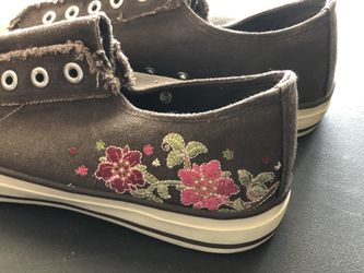 Women’s new shoes size 11